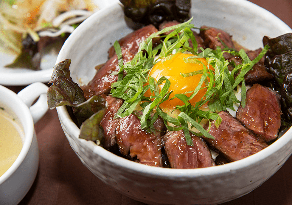 淡路の名産づくし！こだわりの牛ステーキ丼