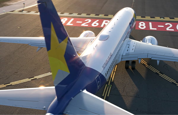 離陸準備中のスカイマーク737-8の写真